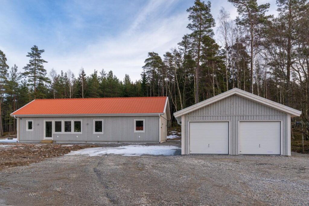 6. Plattlaggning slata plattor infart Norrtalje Grossgardet